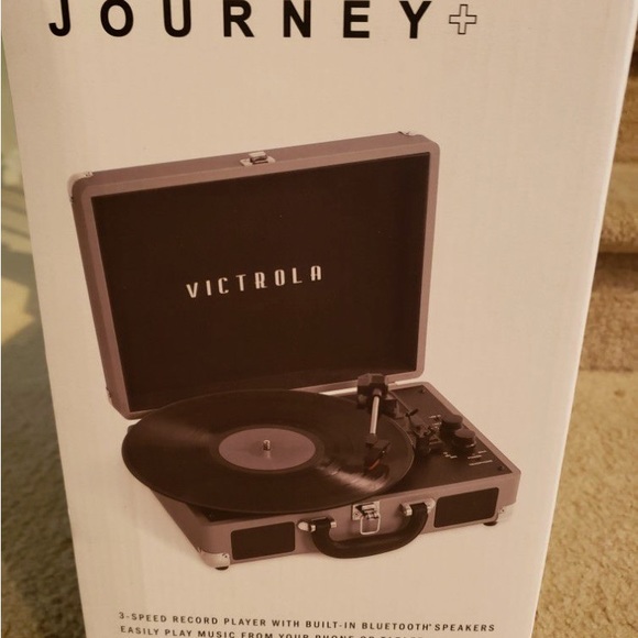 **BRAND NEW NEVER OPENED “RECORD PLAYER W/BLUETOOTH! PLAYS VINYLS !🎶 🎵🎼😎 - Picture 3 of 6